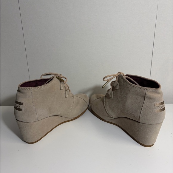 Toms Women's Taupe Lace-Up Wedges - Picture 10 of 13